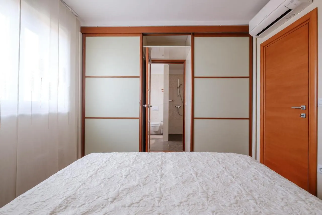 Apartments Luana With Private Jacuzzi Zadar Kroatië