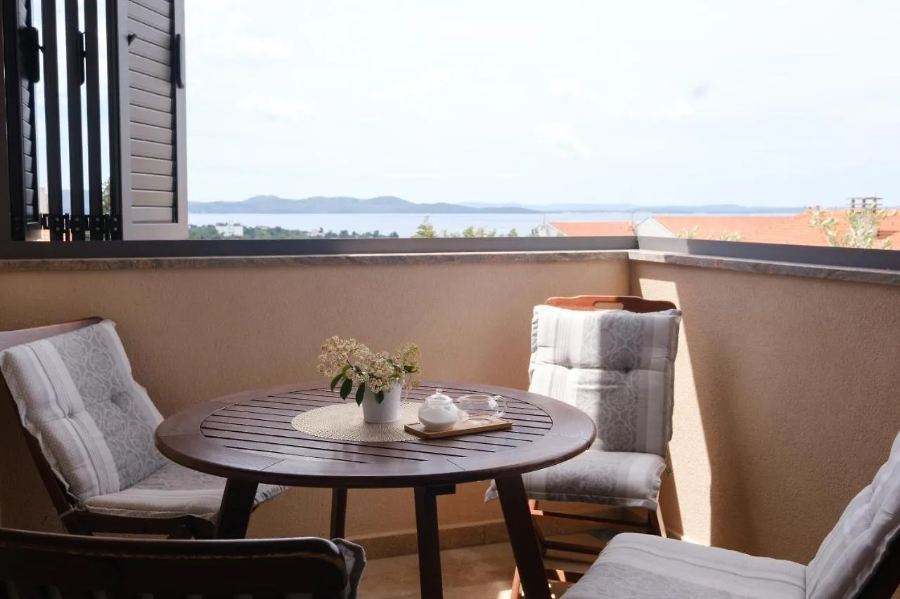 Apartments Luana With Private Jacuzzi Zadar