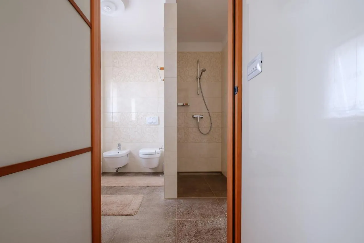 Apartments Luana With Private Jacuzzi Zadar