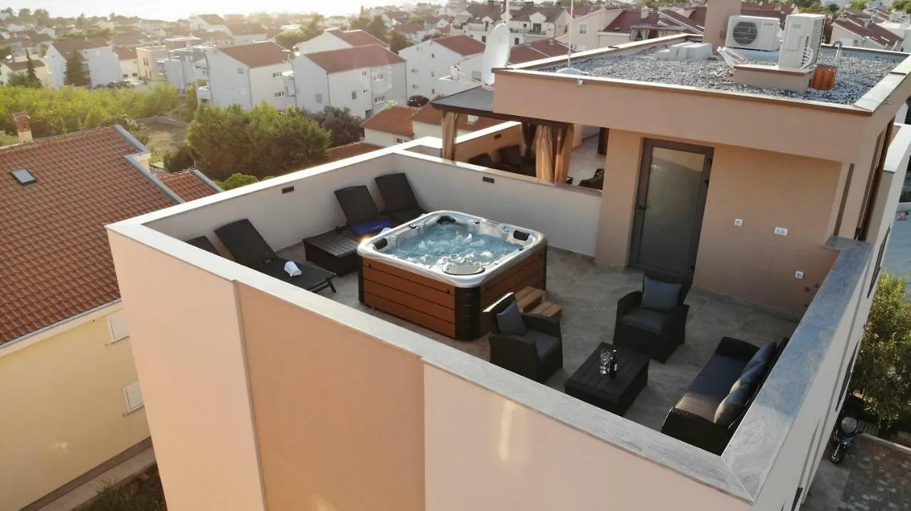 Apartments Luana With Private Jacuzzi Zadar
