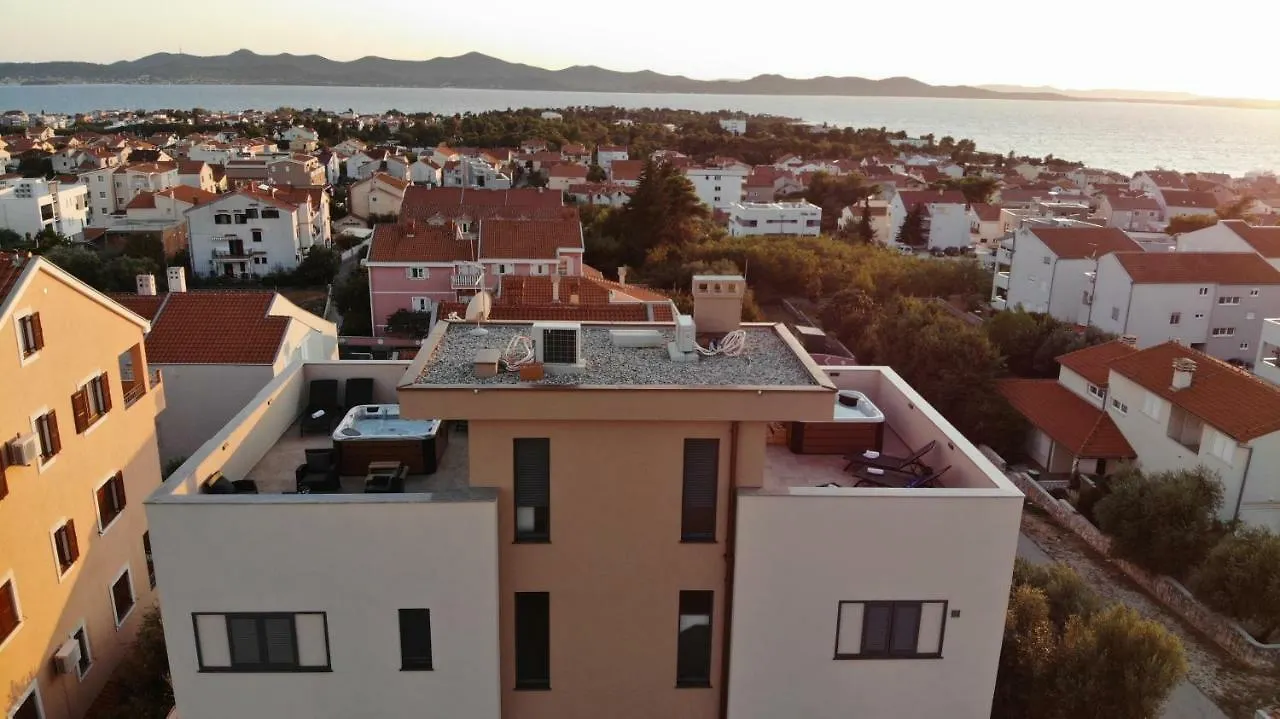 Apartments Luana With Private Jacuzzi Zadar Kroatië