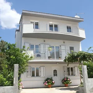 apartman-karic.hotels-in-trogir.com/