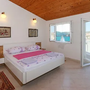 villa-uno.hotels-in-trogir.com/