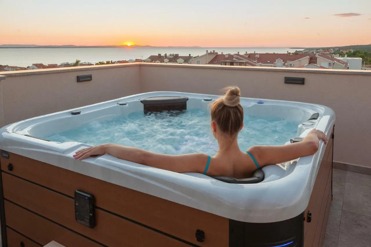 Apartments Luana With Private Jacuzzi Zadar